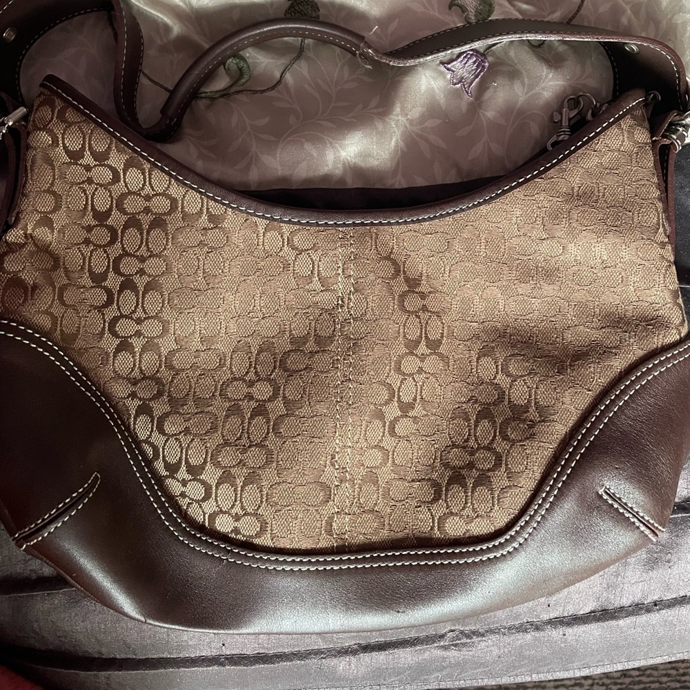 Medium size Coach purse